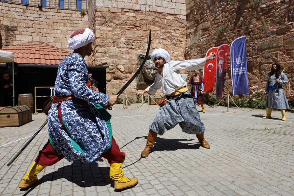 Türk kılıçları Zindankapı’da çarpıştı