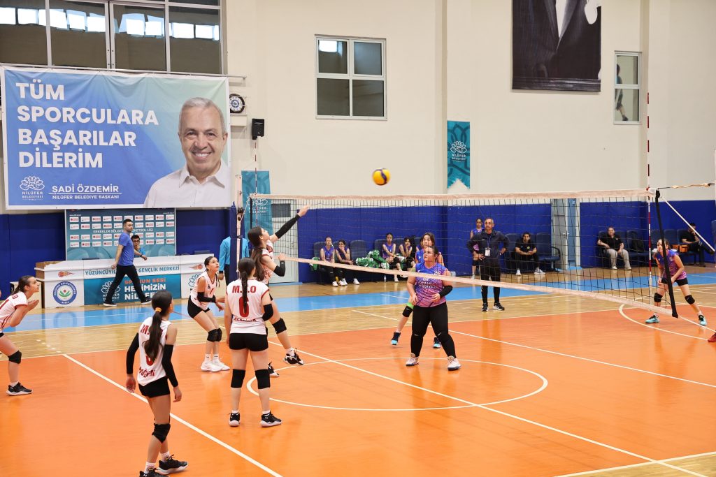 Potalarda ve Filede Kardeşlik Rüzgârı... 24. Nilüfer Uluslararası Spor Şenlikleri’nde Dev Turnuva Başladı