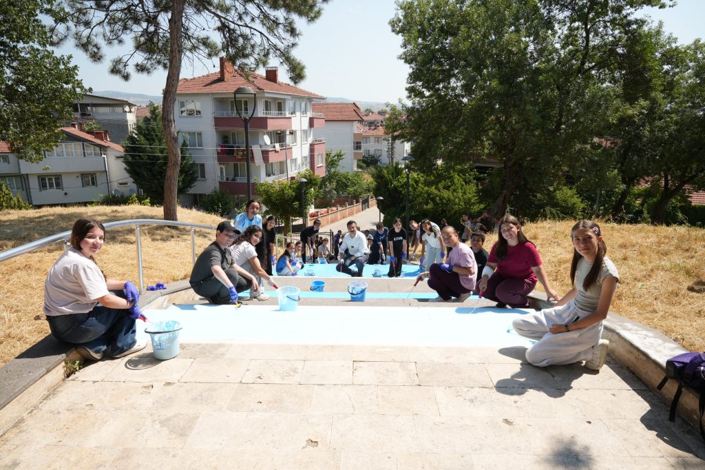 Minik Ellerden Babasultan Parkı’na Renkli Dokunuş