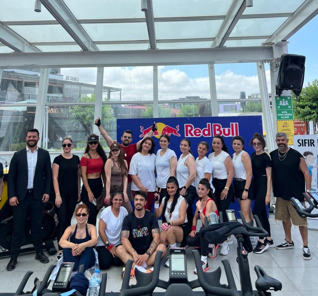 Nilüfer’de Gün Boyu Spor Heyecanı: Podyum Park’ta "Hareket Et, İyi Hisset" Rüzgarı!