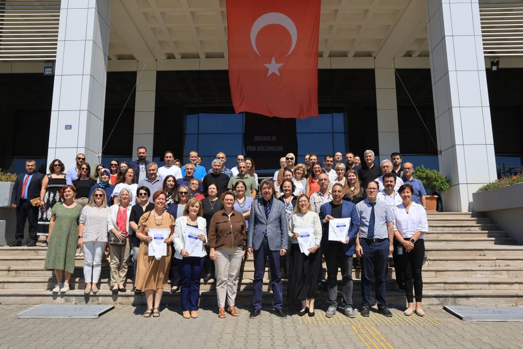 BUÜ Fen Edebiyat Fakültesi’nde FEDEK Akreditasyon Gururu