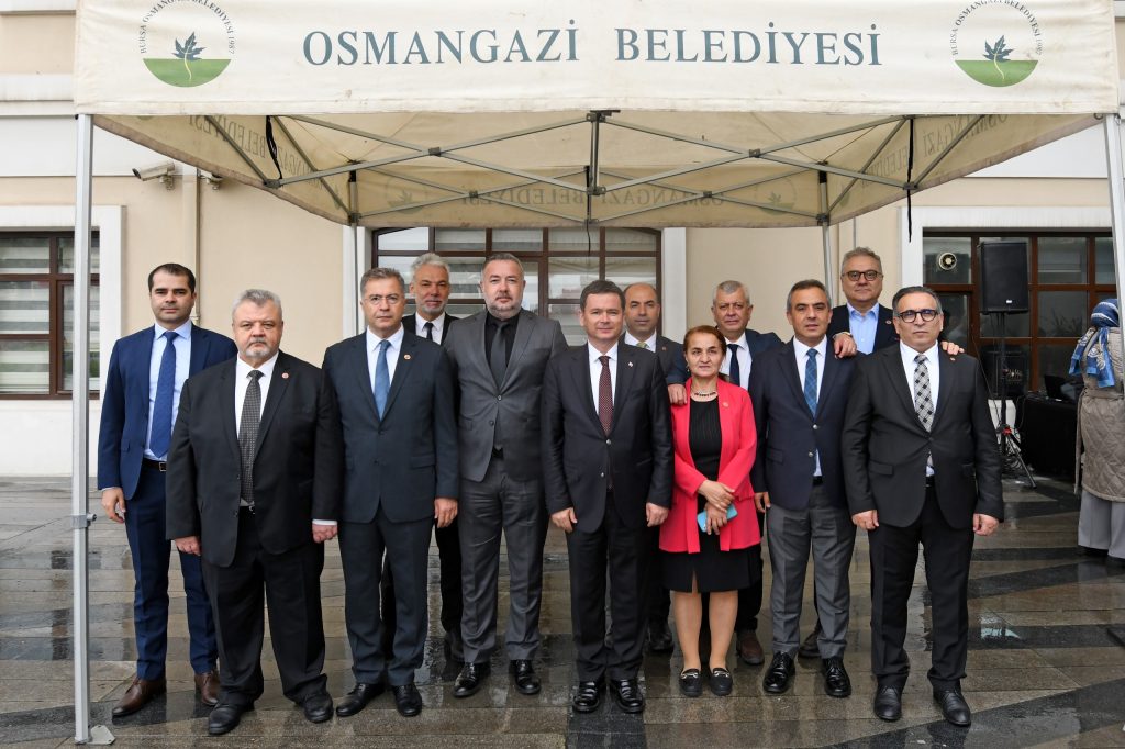 Osmangazi’de Bayramlaşma: Başkan Erkan Aydın Personelle Kucaklaştı