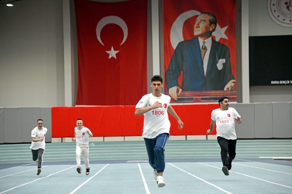 Osmangazi’de Engel Tanımayan Mücadele… Özel Bireyler “Engelsiz Atletizm Yarışması”nda Piste Çıktı