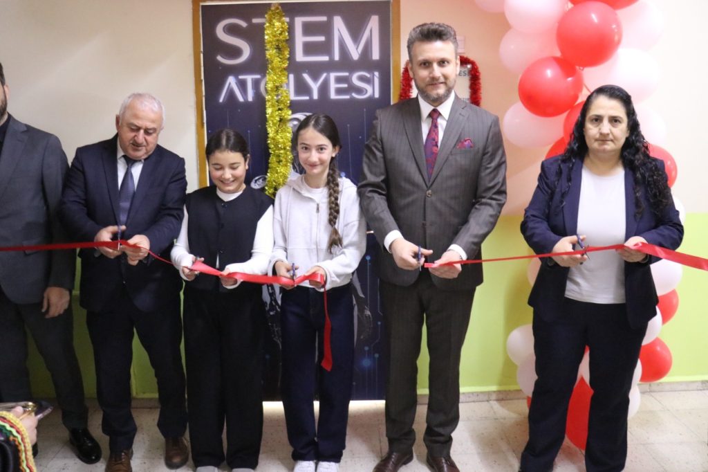 Keles’te Bilim ve Teknoloji Hamlesi: GESİAD’dan Dağ İlçesindeki Çocuklara Laboratuvar Bağışı