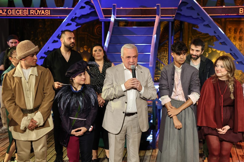 Genç NKT’den Muhteşem Prömiyer: Balat Ormanı’nda Shakespeare Rüzgarı Esti Genç NKT’den Muhteşem Prömiyer: Balat Ormanı’nda Shakespeare Rüzgarı Esti