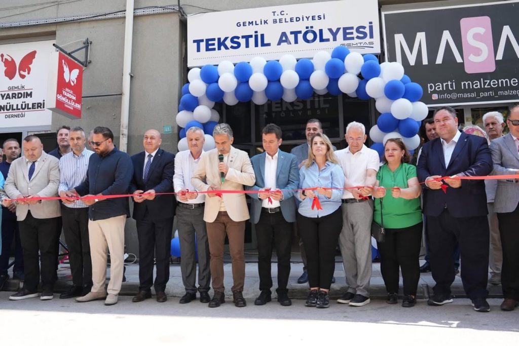 Gemlik’te Kadın İstihdamı ve Tasarruf Odaklı Dev Tekstil Atölyesi Açıldı