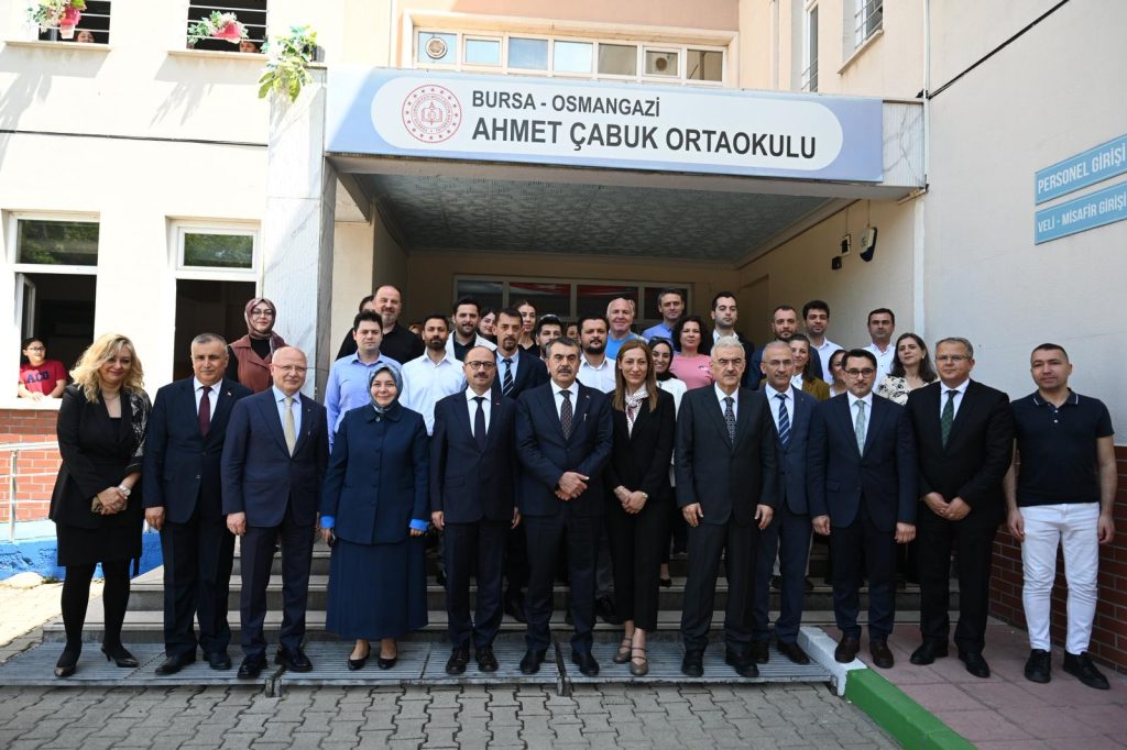 Bakan Yusuf Tekin Bursa’da Mehterle Karşılandı Bakan Yusuf Tekin Bursa’da Mehterle Karşılandı