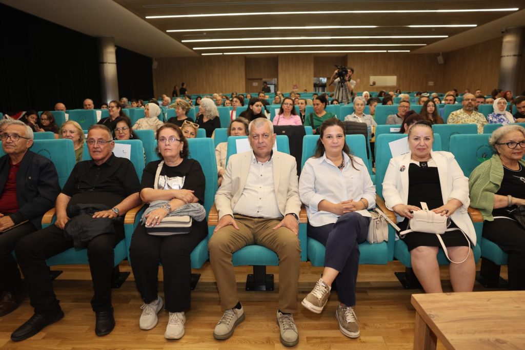 Kadının Gücü Osmangazi Sahnesinden Yükseldi: Amatör Oyunculardan "Hey Taksi!" Oyunuyla Dev Kadın Dayanışması