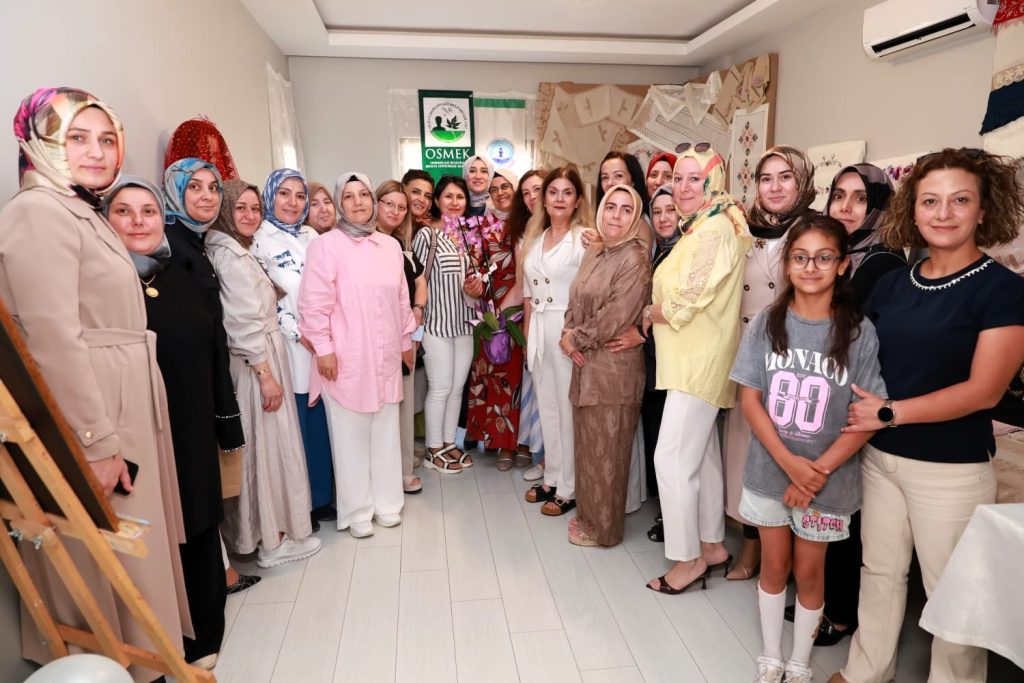 Osmangazi’de El Emeği Göz Nuru Şölen… OSMEK’li Kadınların Eserleri Görücüye Çıktı
