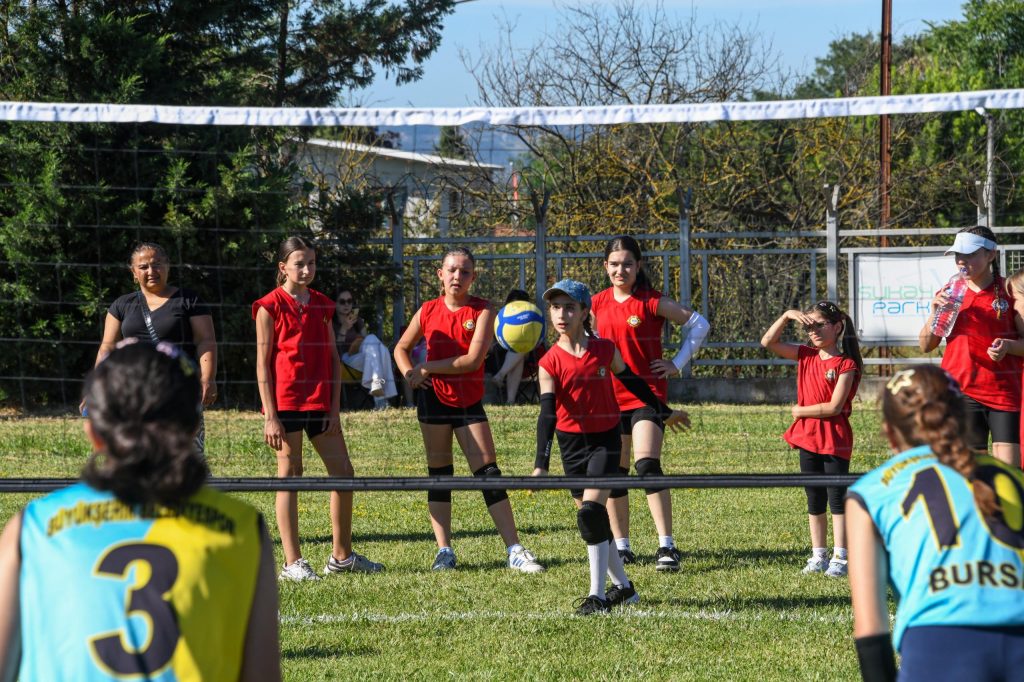 Osmangazi’de Muhteşem Spor Şenliği: 1300 Minik Voleybolcu Sukaypark’ta Sahaya Çıktı!