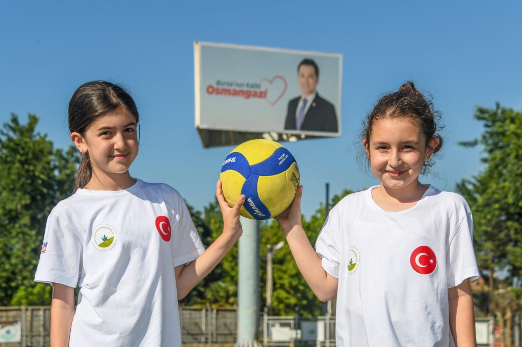 Osmangazi’de Muhteşem Spor Şenliği: 1300 Minik Voleybolcu Sukaypark’ta Sahaya Çıktı!