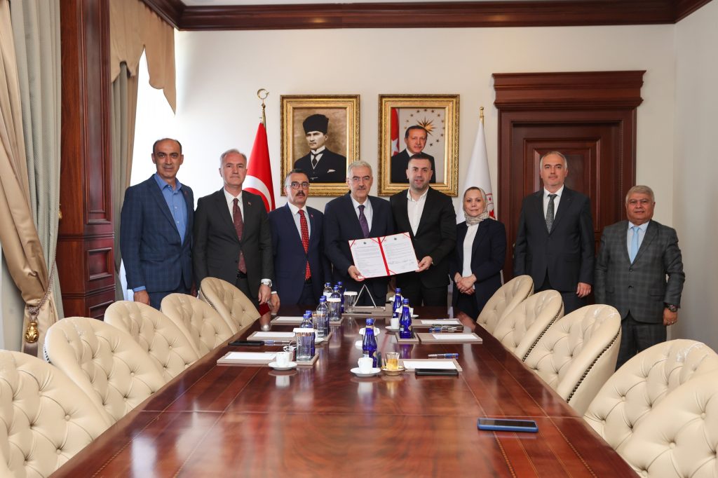 İnegöl’e Sağlık ve Eğitim Alanında Hayırsever Desteği