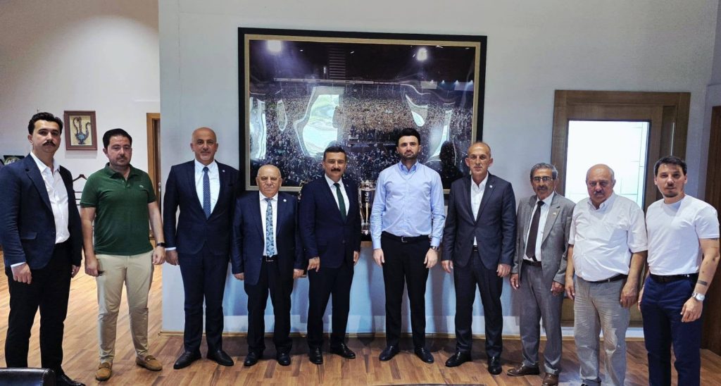 Bursaspor’a Anlamlı Ziyaret: İYİ Parti Heyetinden Şampiyonluk Tebriği ve Tam Destek Mesajı