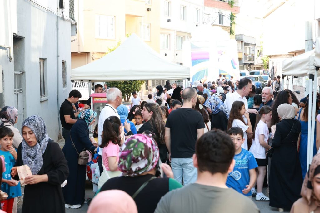 Osmangazi’de Yaz Mahalle Şenlikleri Coşkuyla Başladı 