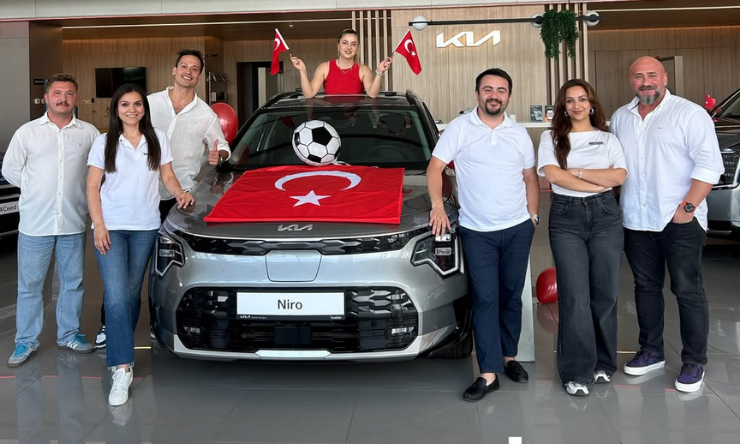 Bursa Caddelerinde Dünya Kupası Coşkusu: İnallar Otomotiv’den “Bizim Çocuklar”a Dev Destek!