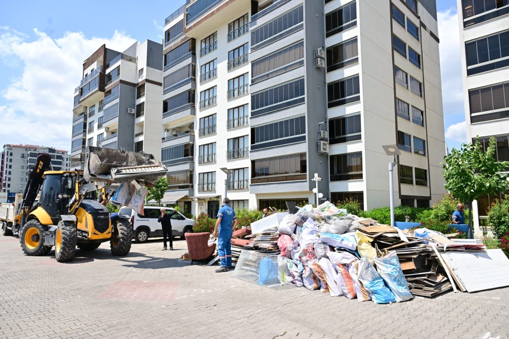 Yıldırım Belediyesi Yangının Yaralarını Sarılıyor