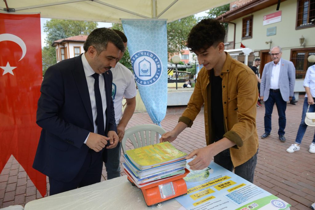 Yıldırım’da Çevre Seferberliği: Eski Kitaplar ve Defterler Nakite Dönüşüyor