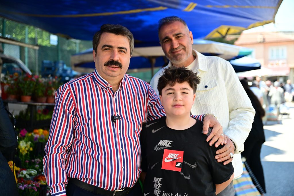 Yıldırım’da Bayram Buluşması… Başkan Oktay Yılmaz Esnaf Ve Vatandaşla Kucaklaştı