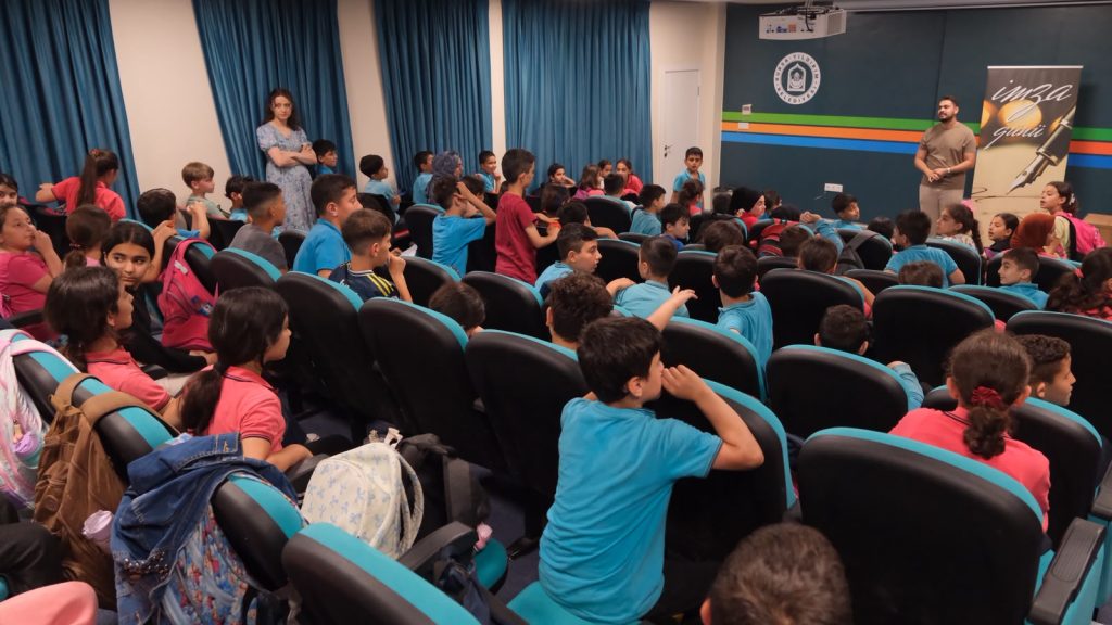 Yıldırım’da Edebiyat Buluşması: Yazar Muhammed Emre Sarılmaz Genç Okurlarla Buluştu