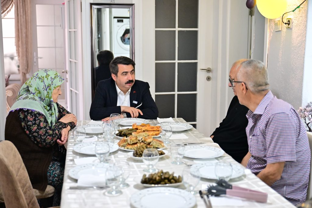 Yıldırım’da Gönül Belediyeciliği… Başkan Oktay Yılmaz Büyüklerin Gönlüne Dokunmaya Devam Ediyor