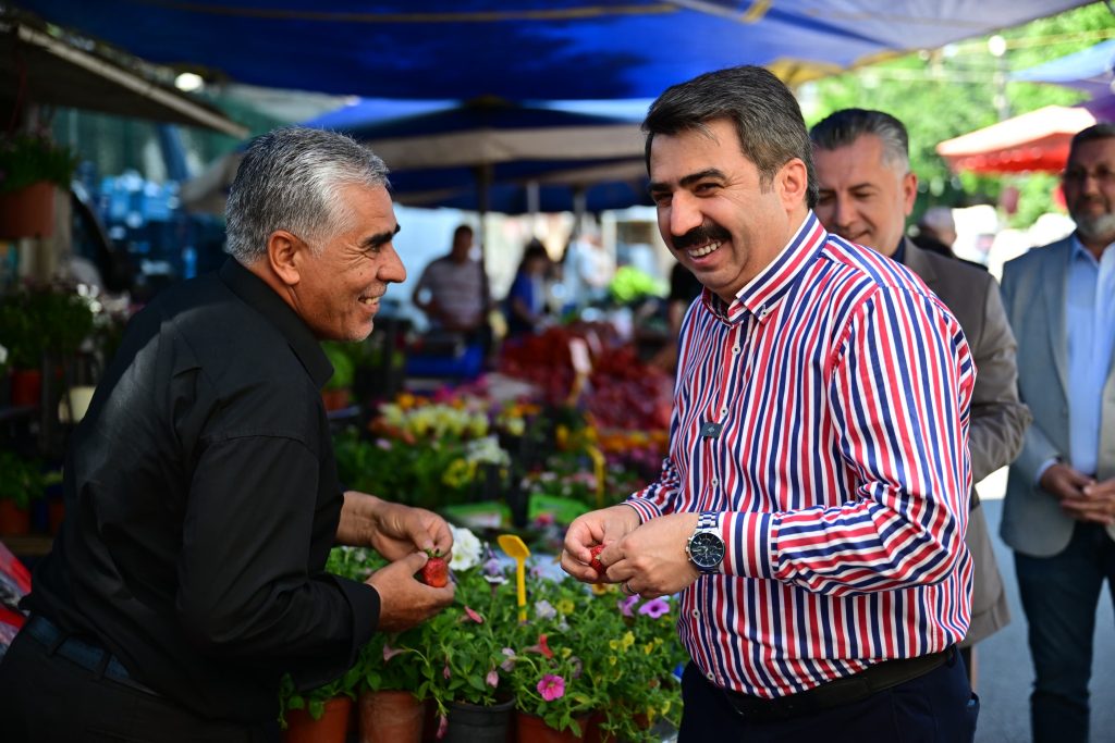 Yıldırım’da Bayram Buluşması... Başkan Oktay Yılmaz Esnaf Ve Vatandaşla Kucaklaştı