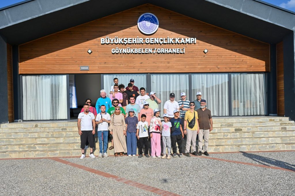 Büyükşehir’in gençlik kampında engeller eğlenerek aşıldı