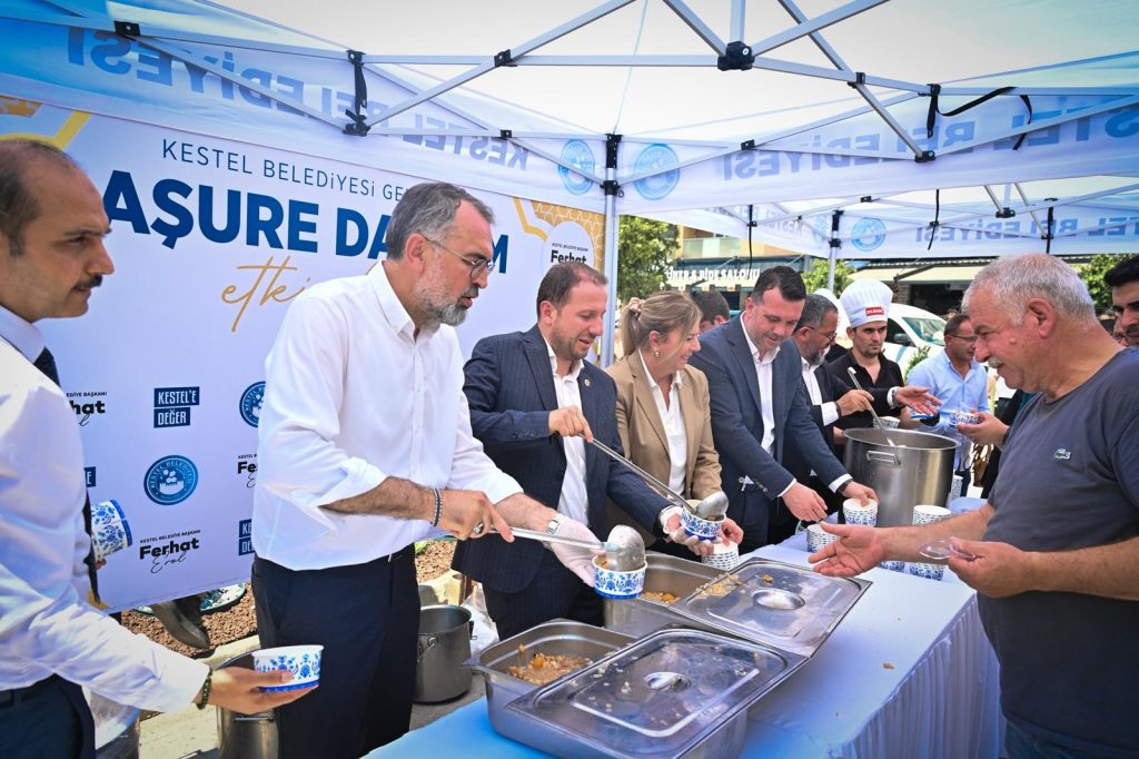 Büyükşehir’den 17 İlçede Aşure İkramı…