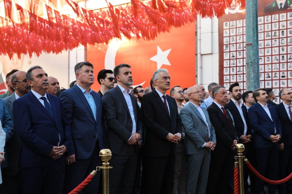 Bursa’da 15 Temmuz Coşkusu: Binlerce Vatandaş Meydanlara Akın Etti