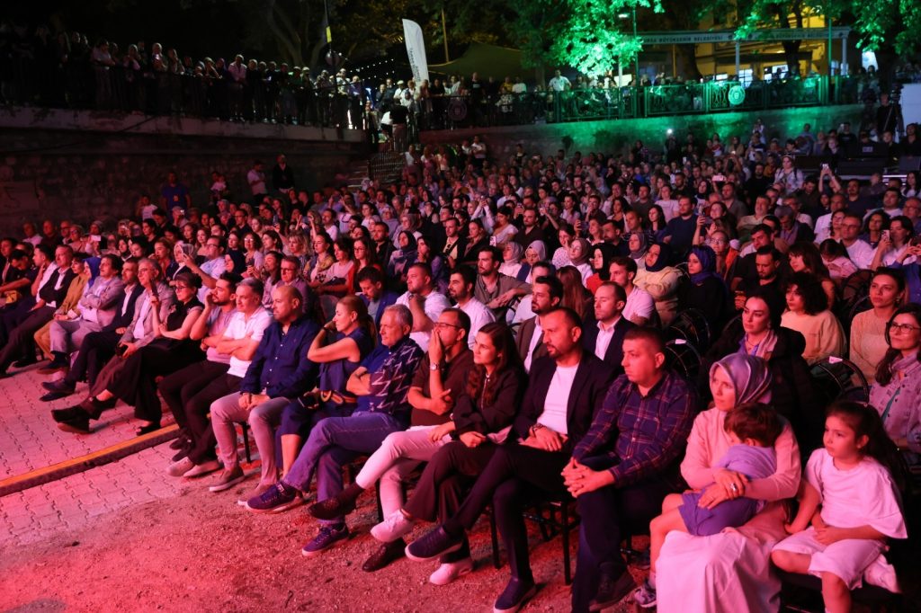 Uluslararası Bursa Festivali'nde Büyüleyici Gece: Bagjan Oktyabr İle ‘Ruh Terapisi’ Uluslararası Bursa Festivali'nde Büyüleyici Gece: Bagjan Oktyabr İle ‘Ruh Terapisi’