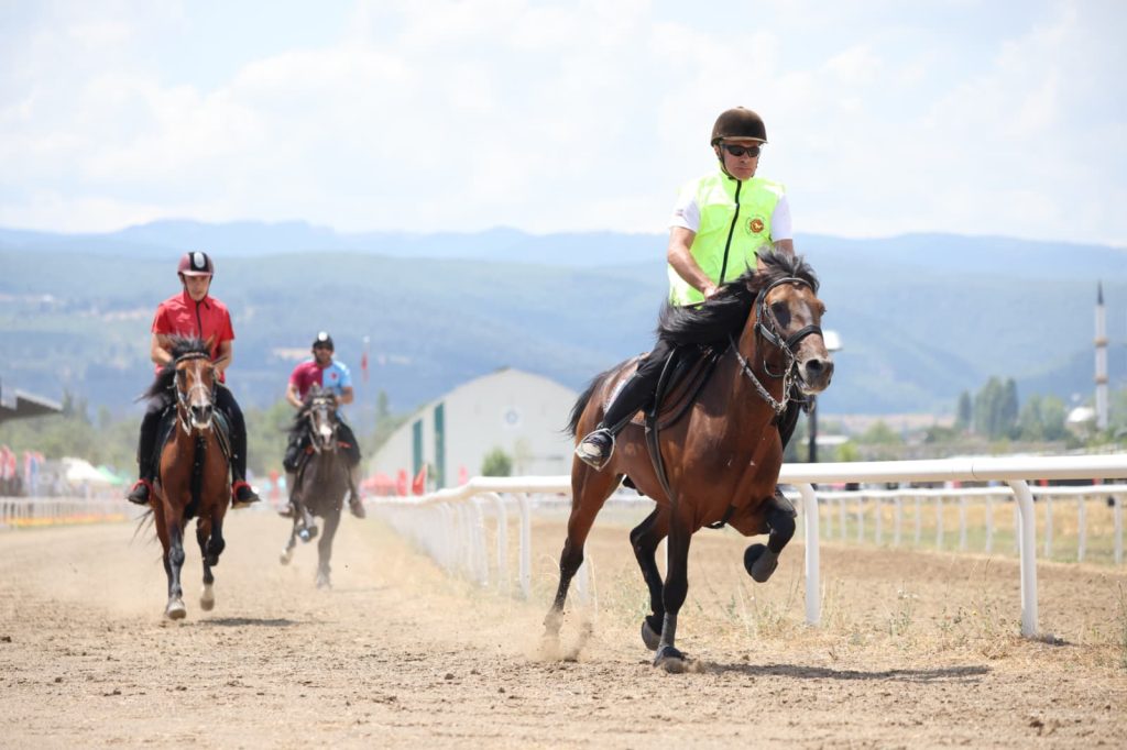 Bursa’da Rahvan At Yarışları Heyecanı: Başkan Vekili Biba’dan Türkiye Şampiyonası Mesajı