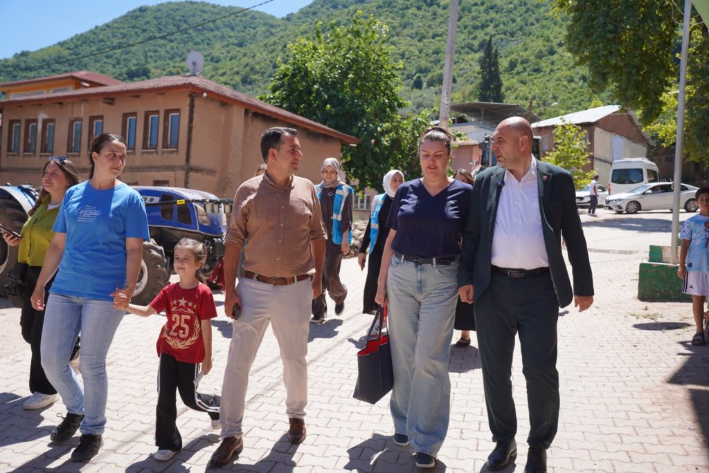 Orhangazi’de ‘Büyük Aile’ Paşapınar’da: Belediye Hizmeti Vatandaşın Ayağına Gitti