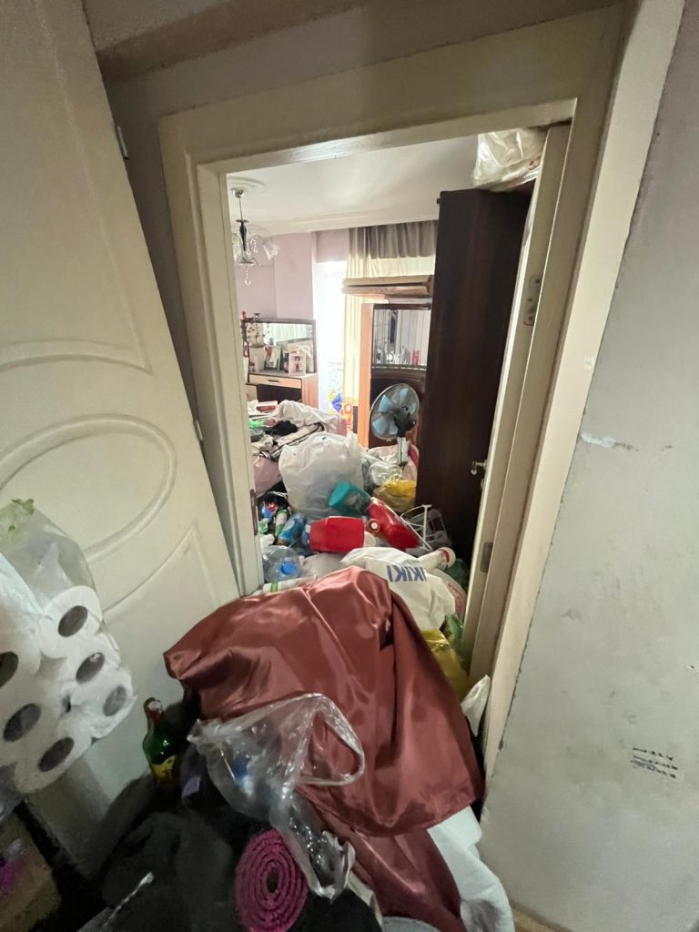 Osmangazi’de Çöp Evden 2,5 Ton Geri Dönüşüm Atığı Çıkarıldı 