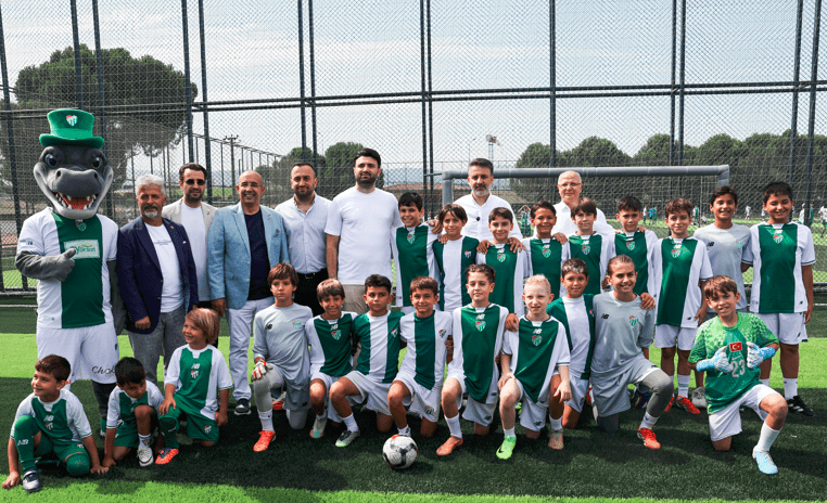 Büyükşehir’den Bursaspor’a Büyük Destek… Özlüce’ye 3 Yeni Futbol Sahası