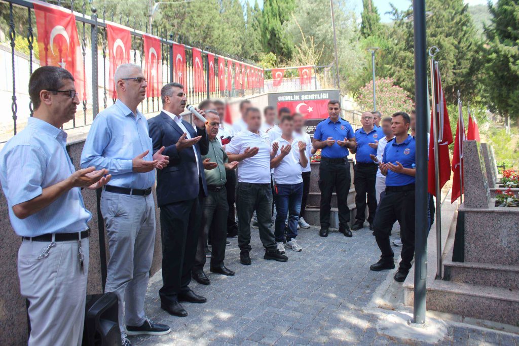 Gemlik Açık Ceza İnfaz Kurumunda hükümlü ve personelden şehitliğe vefa ziyareti