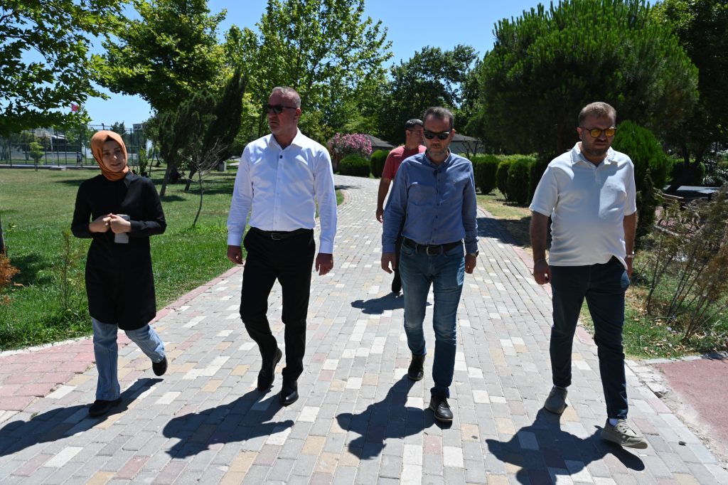 Başkan Fatih Karabatı Karacabey’de Sahaya İndi