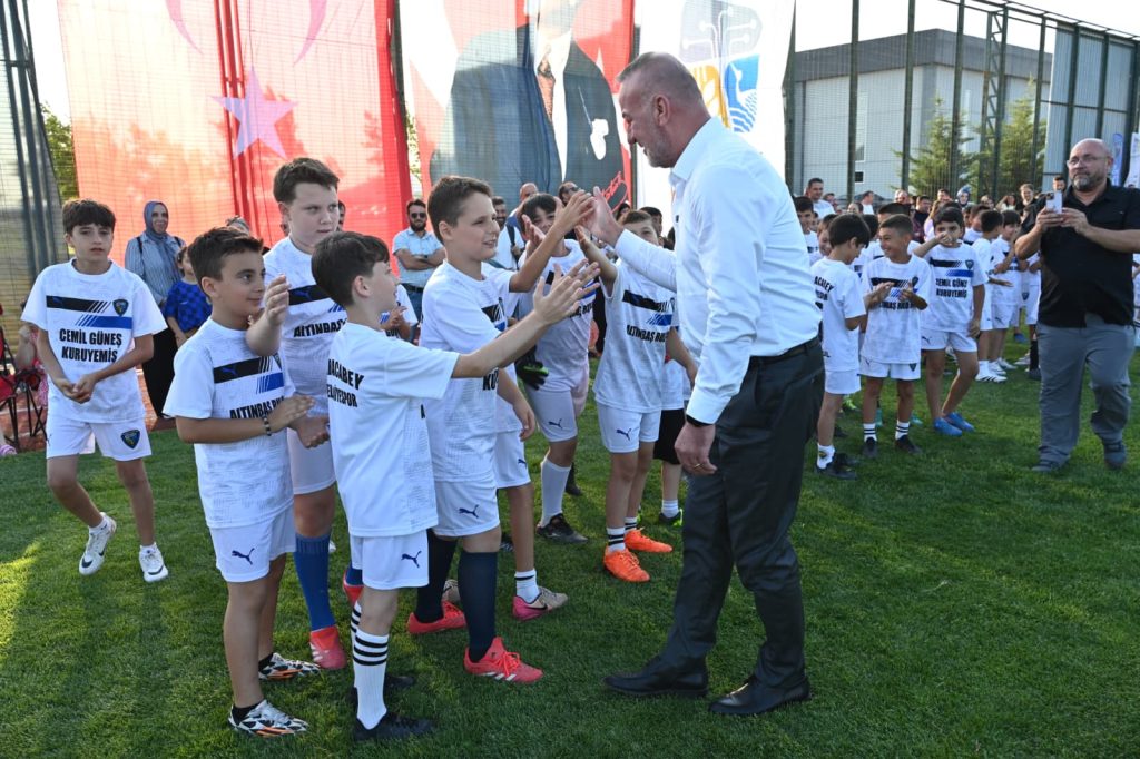 Karacabey’de Spor Şöleni Başladı: 7’den 70’e Herkes Karacapark’ta Buluştu