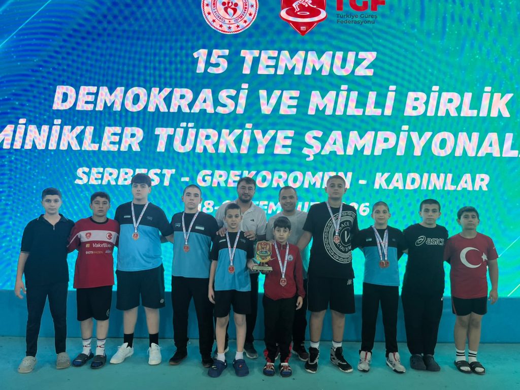 Güreşte Yıldırım rüzgarı