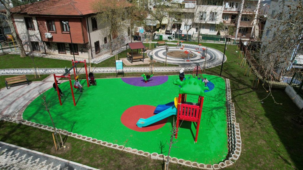 Yıldırım'da Parklara Yaz Bakımı