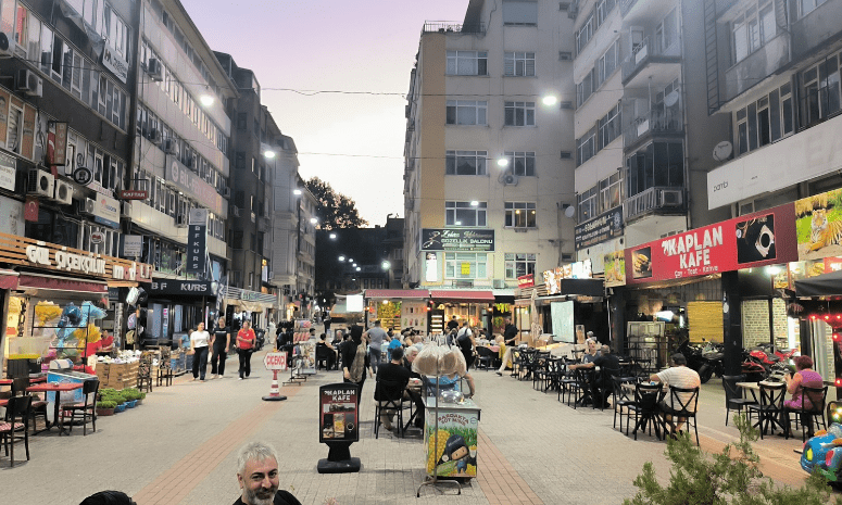 Konuma Gel, Nalbantoğlu’nun Akşamlarına Kültür Taşıyor Konuma Gel, Nalbantoğlu’nun Akşamlarına Kültür Taşıyor