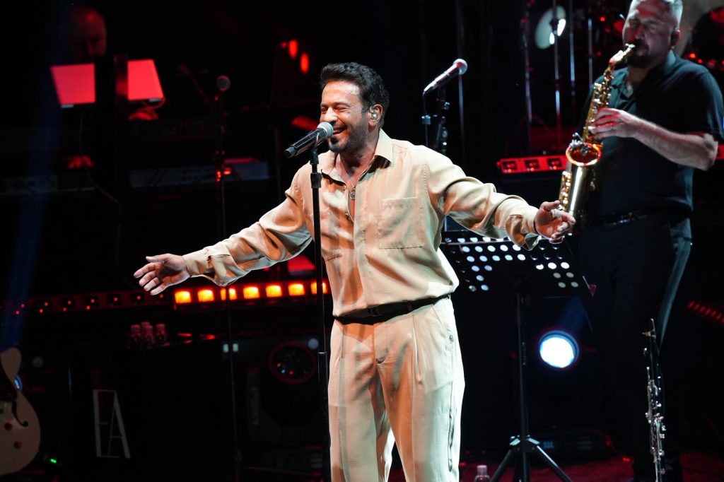 Uluslararası Bursa Festivali’nde Emre Altuğ Rüzgarı
