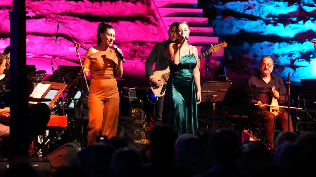 Tarihi Atmosferde Caz ve Türk Müziği Rüzgarı: Bursa Festivali’nde Unutulmaz Gece