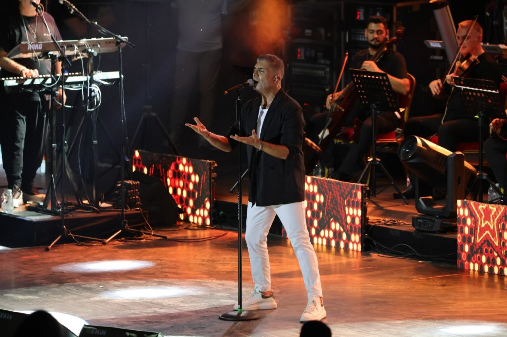 Uluslararası Bursa Festivali’nde Görkemli Final: Özcan Deniz Rüzgarı Esti