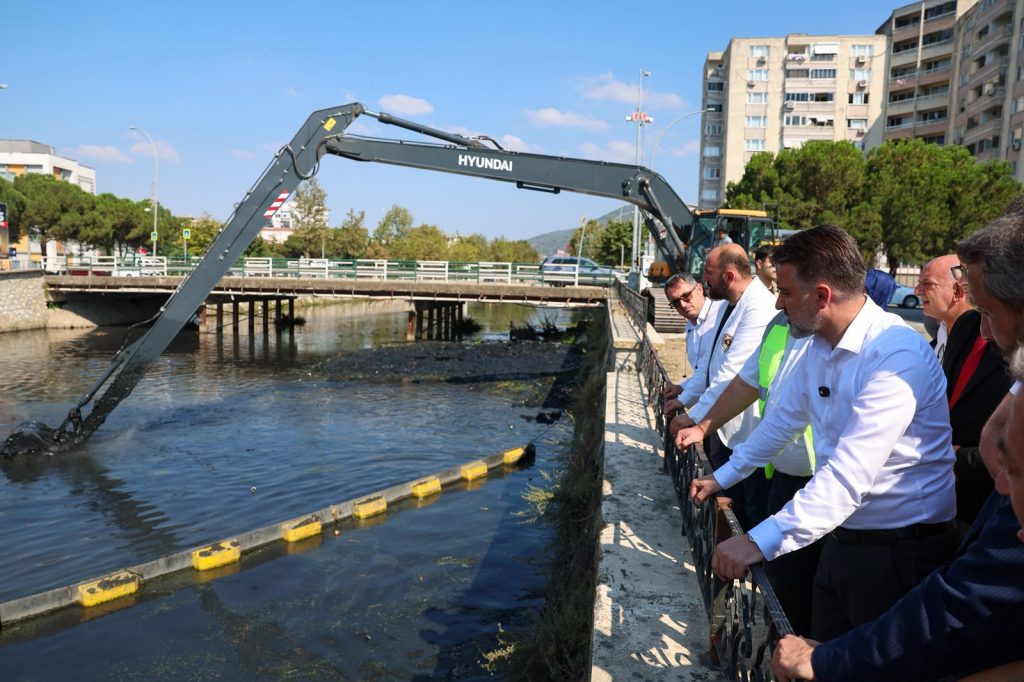 Büyükşehir’den Gemlik’teki Derelerde Kapsamlı Temizlik