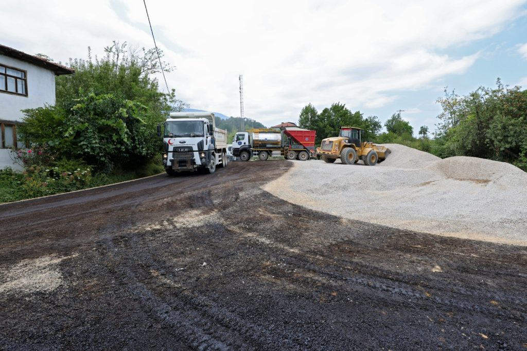 İnegöl Kırsalında 18 Kilometrelik Yol Yenileniyor