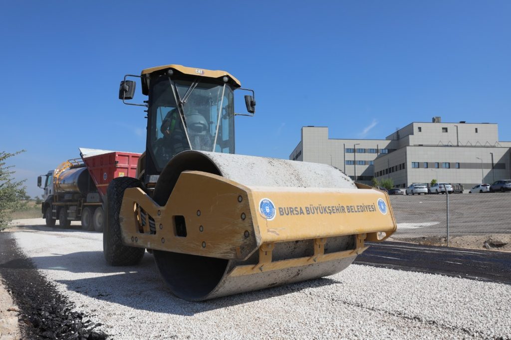 Büyükşehir’den Şehir Hastanesi’nde Bütüncül Dokunuş: 700 Metrelik Yola Sathi Kaplama