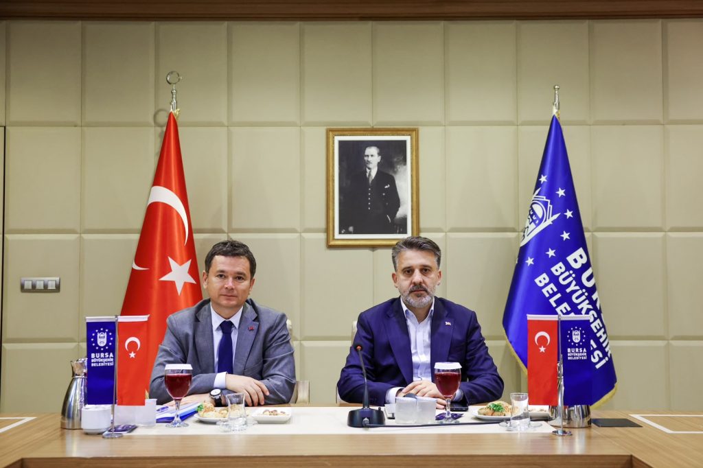Bursa’nın Kalbinde Kentsel Dönüşüm Hızlanıyor: Altıparmak ve Çarşamba Yenileniyor