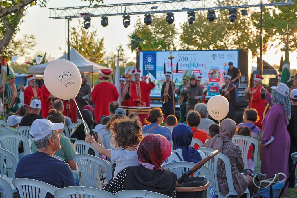 Büyükşehir’in 700. Yıl Şenlik Rüzgârı Karacabey’de Esti