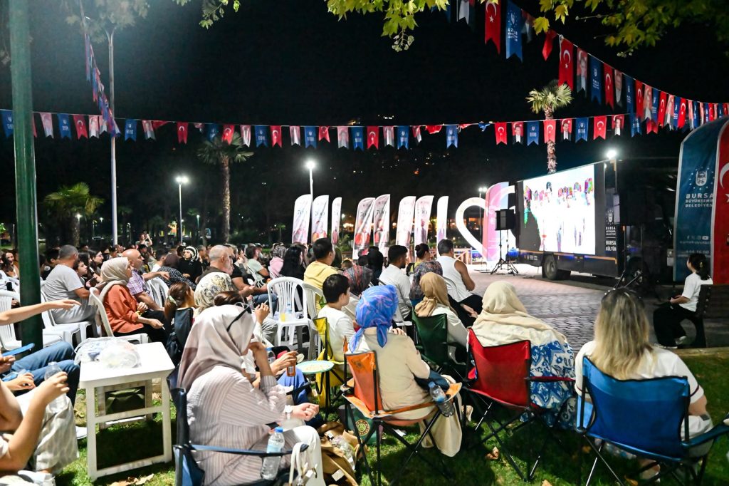 Büyükşehir Sinemayı Açık Havaya Taşıdı: Kültürpark’ta Etkinlik