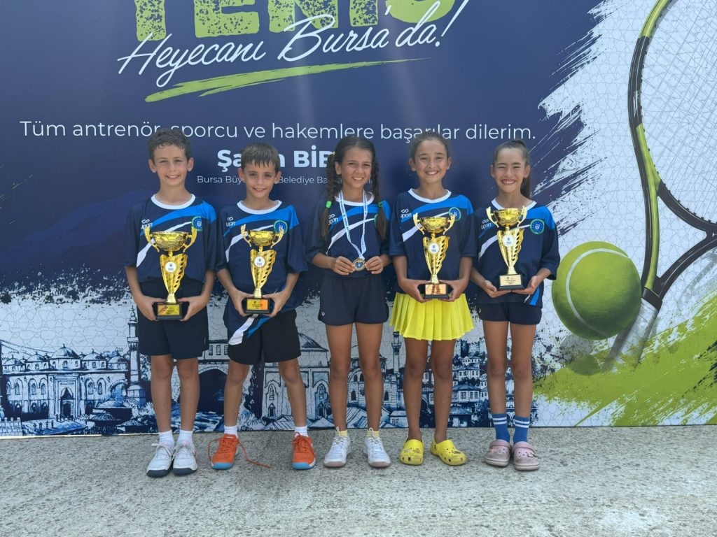 Büyükşehir Belediyespor Tenis Turnuvası’nda Şampiyon Çıkardı