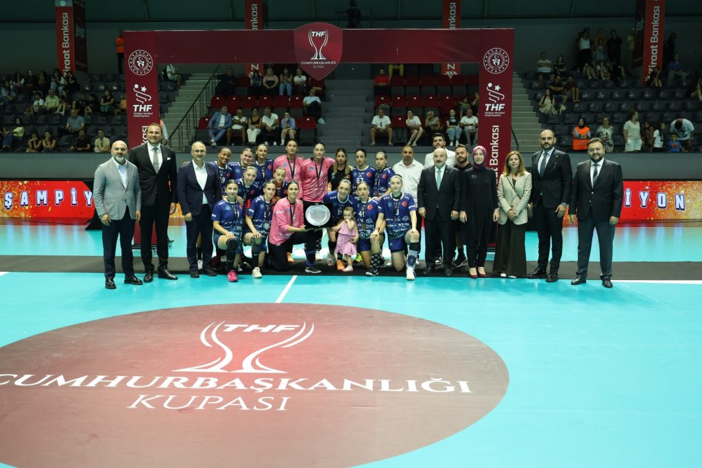 Büyükşehir Belediyespor Kadın Hentbol Takımı’ndan Tarihi İkincilik